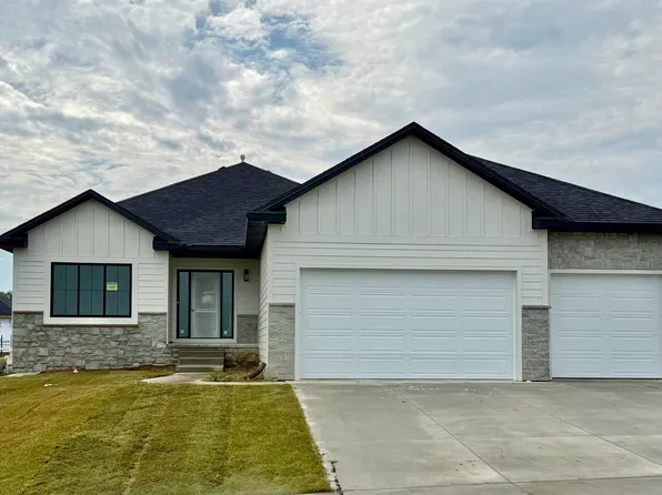 2205 S 96th St, Lincoln, NE 68520