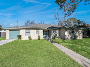 102 Live Oak St, Baytown, TX 77520
