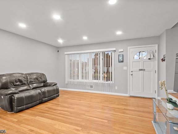 5th image of 92 Anderson Ave
