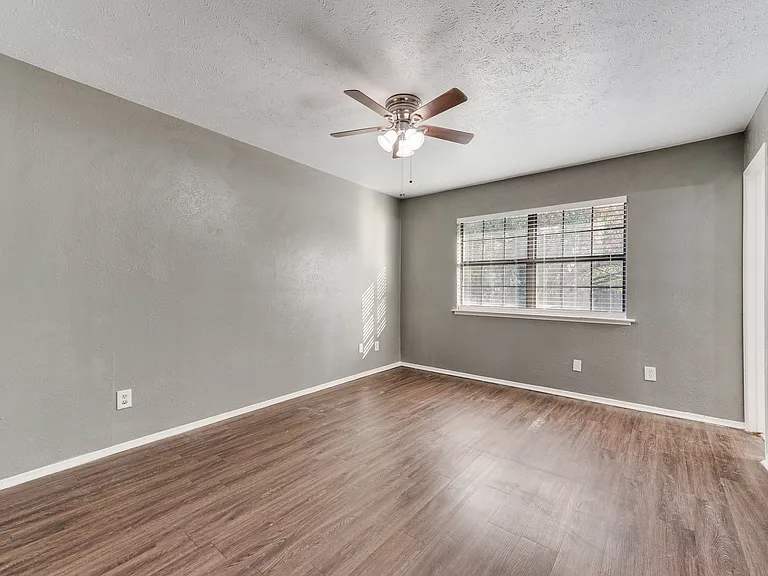 556 Cumberland Dr — Photo 16