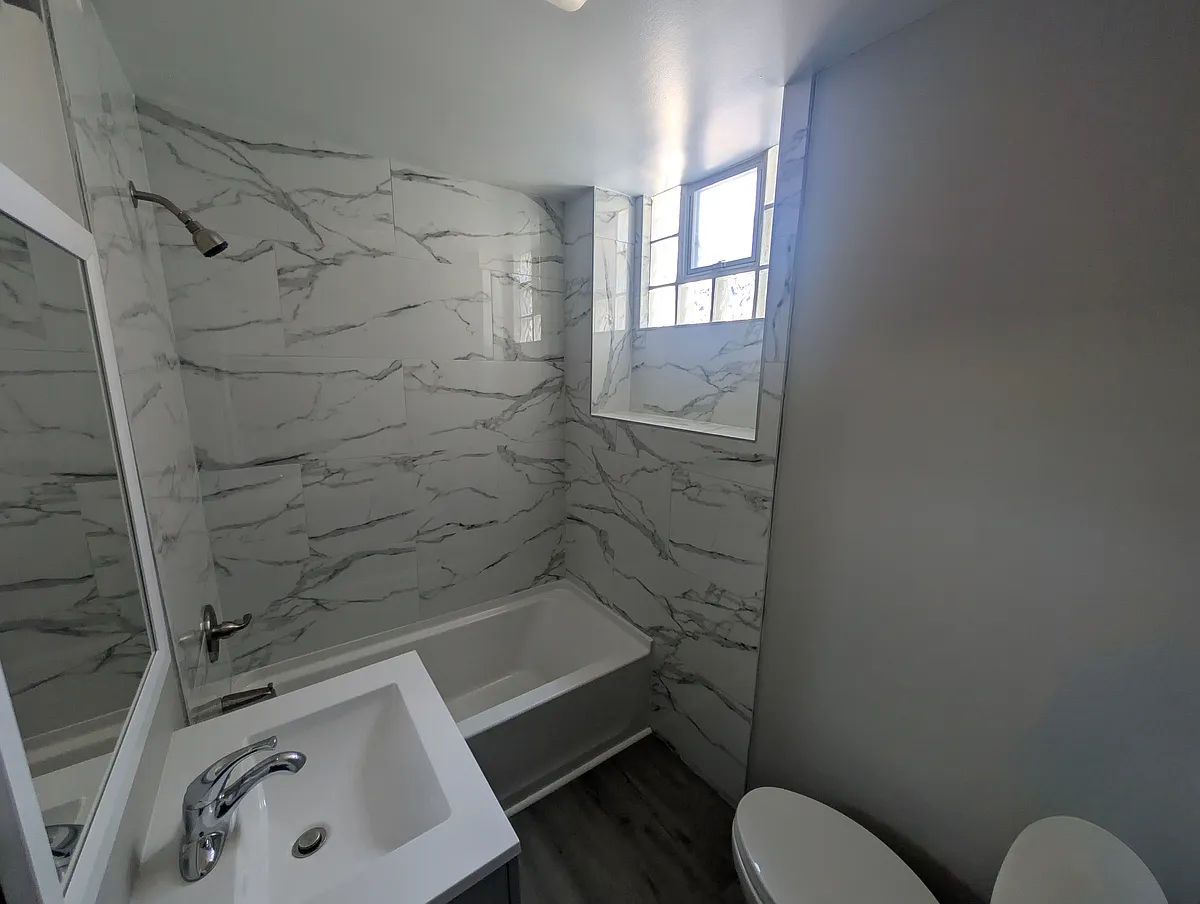 Building Photo - 4168 Rocky River Dr #5