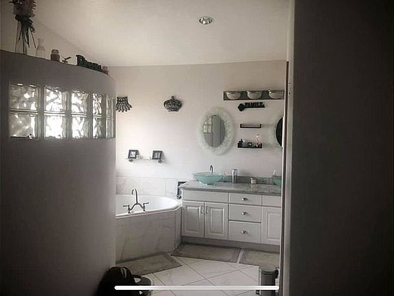 3rd image of 1729 E Magellan Dr
