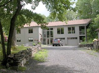 15 Sand Hill Rd, Sandy Hook, CT 06482