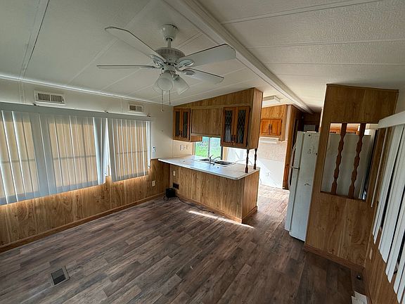 3rd image of 4115 Aurora Rd #24