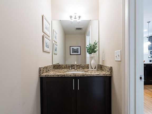 4th image of 2814 Rosella Ave