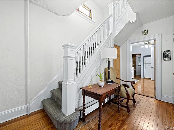 4th image of 22 Devine Street