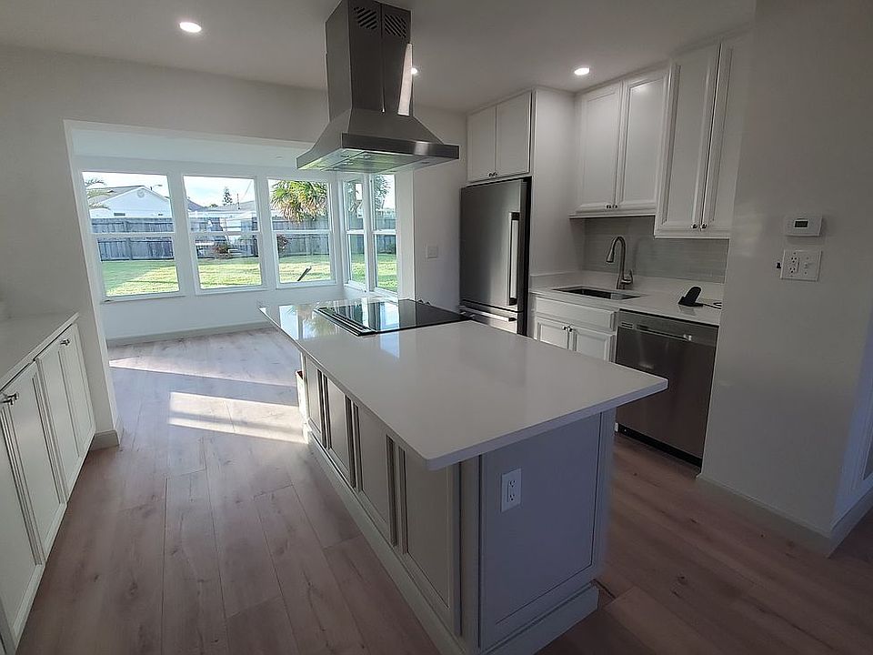 1st image of 29 Seabreeze Dr