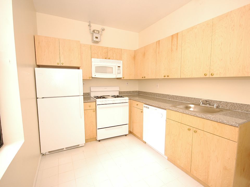 1st image of 600 W 163rd St APT 08