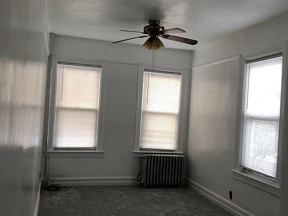5th image of 1465 Oakley St