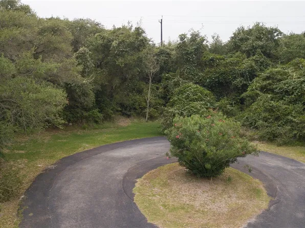 26 Bahama St N, Rockport, TX 78382