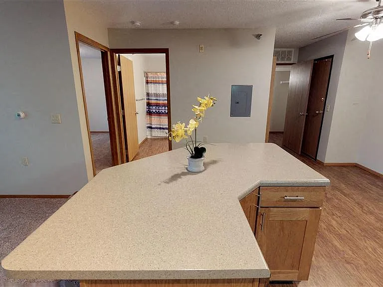 Oxbow Park Apartments — Photo 27