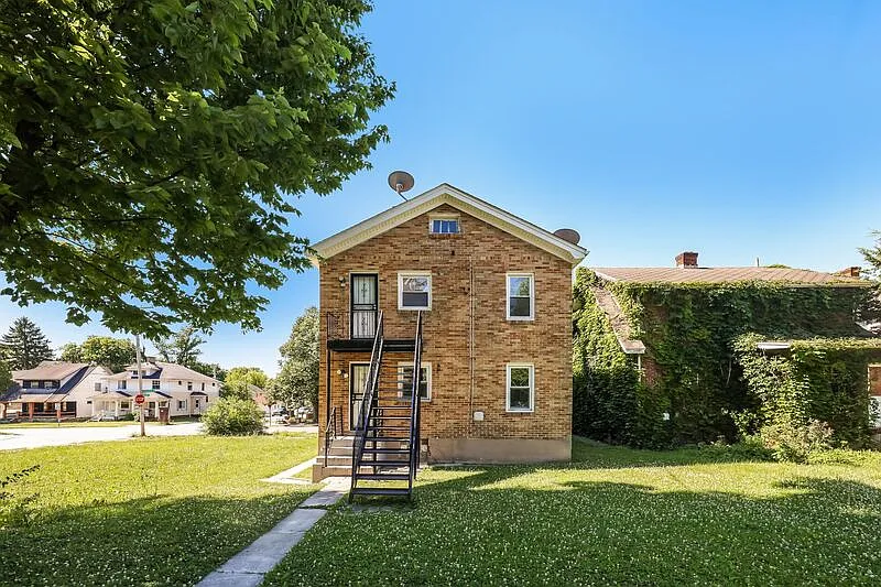 2 bed, 1.0 bath, $795 — Photo 3