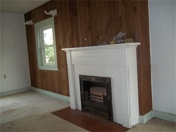 2nd image of 904 E Reynolds St