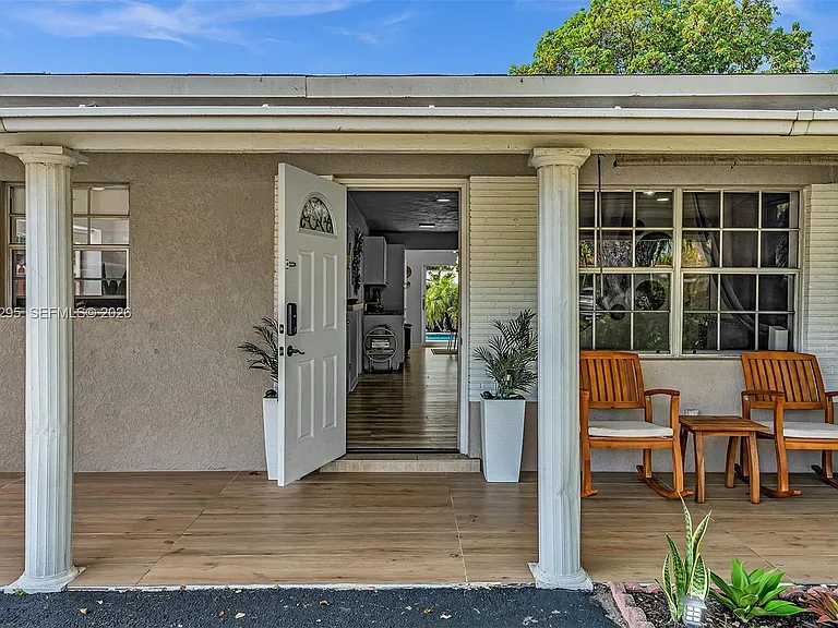 4633 SW 28th Ave — Photo 5