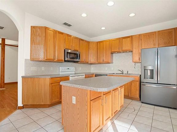 3rd image of 14006 Mailer Blvd
