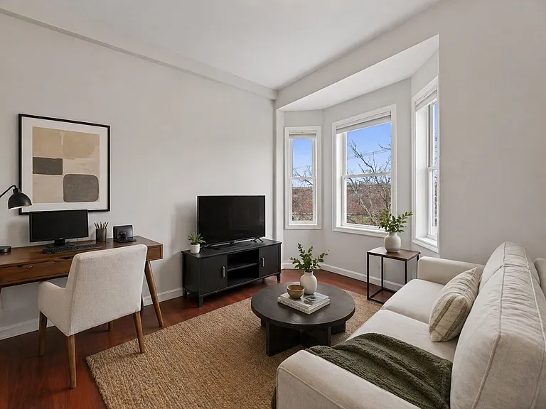 256 Bremen St — Photo 10