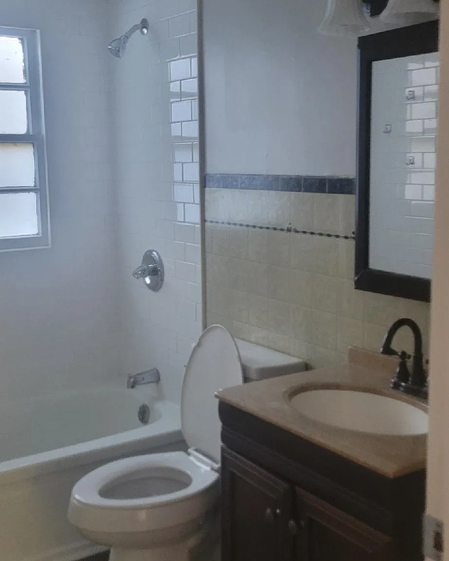 105 Gilmore - 1 — Photo 3