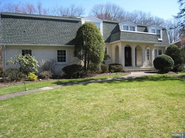 74 Pine Ter, Demarest, NJ 07627