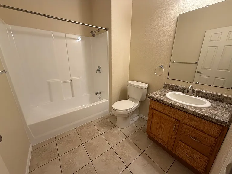 1911 Girard Blvd NE — Photo 15