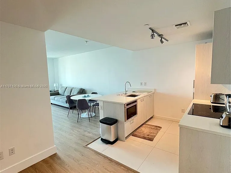 501 NE 31st St #1202 — Photo 5