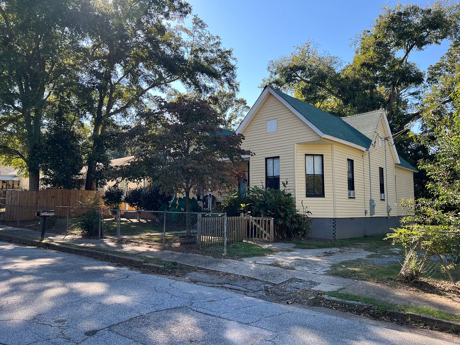 3 bed, 1300 sqft, $975 — Photo 2