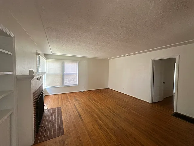 4 bed, 1576 sqft, $4,450 — Photo 2