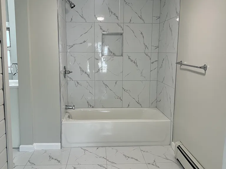1004 Oak St #1 — Photo 8