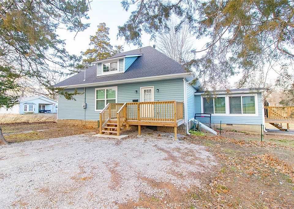 1st image of 306 W 5th St