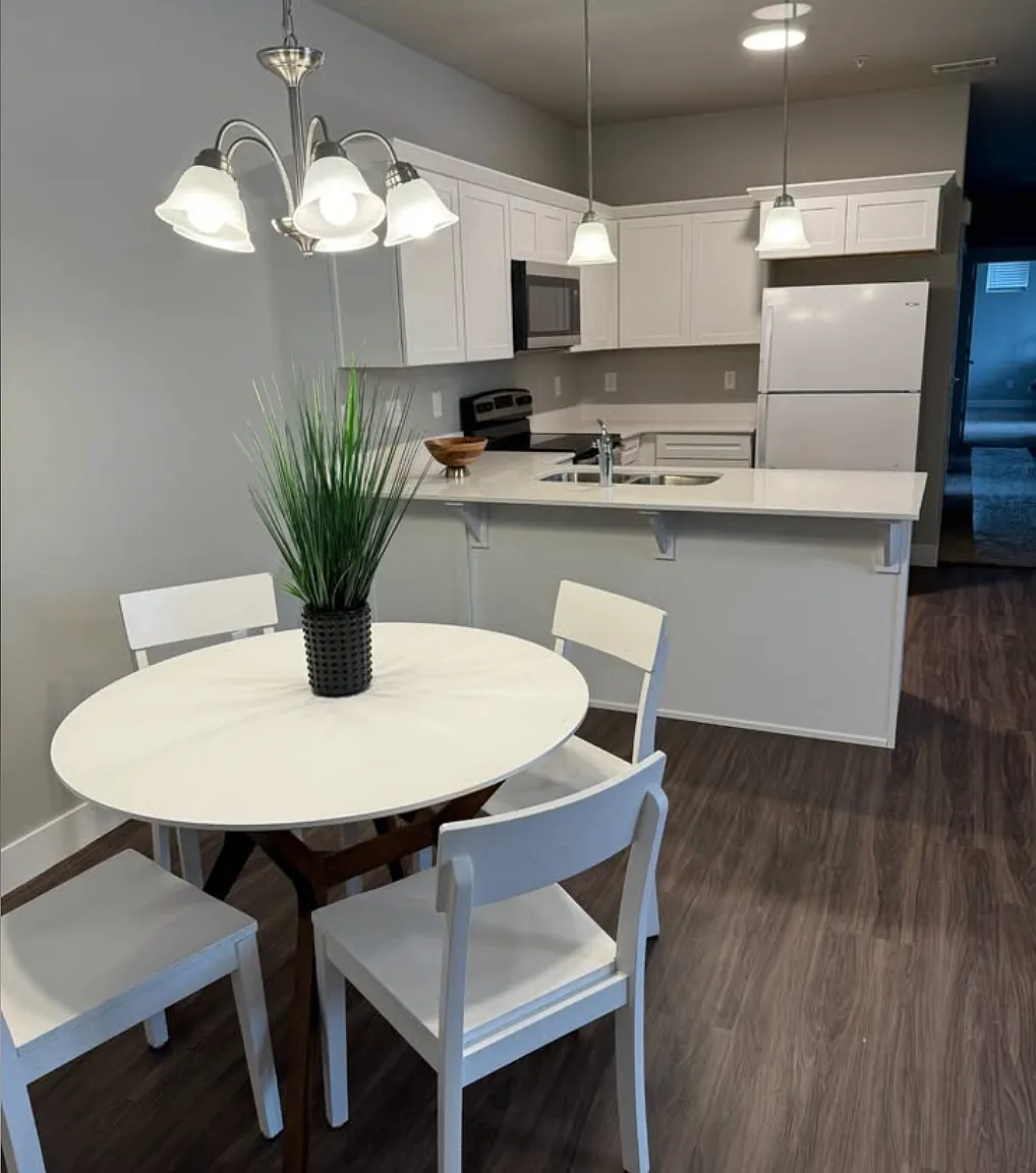 3 bed, 1400 sqft, $600 — Photo 2