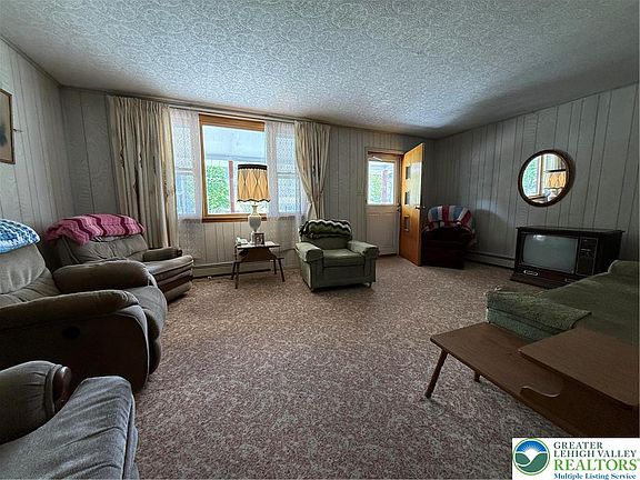 4th image of 596 Old 209 Rd