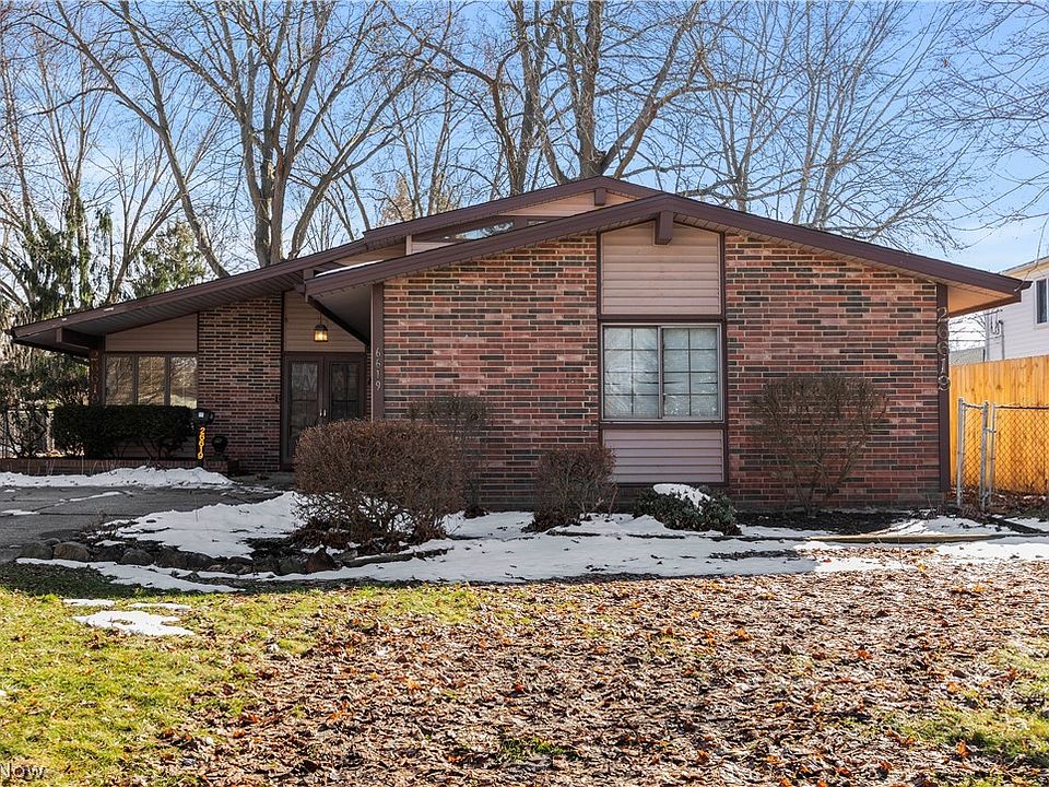 1st image of 26619 Redwood Dr