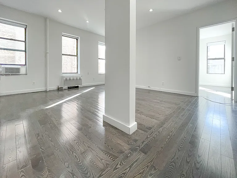 261 W 21st St #9 — Photo 4