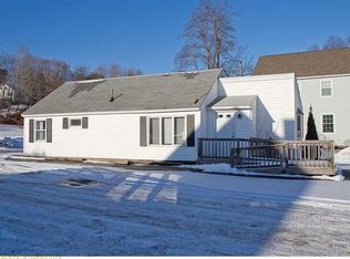 8 Main St, Topsham, ME 04086