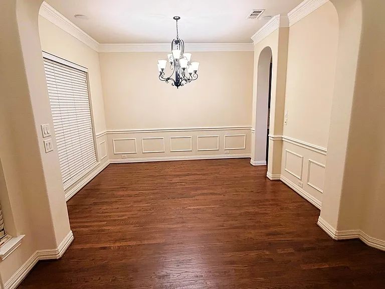 2215 Longview Rd — Photo 2