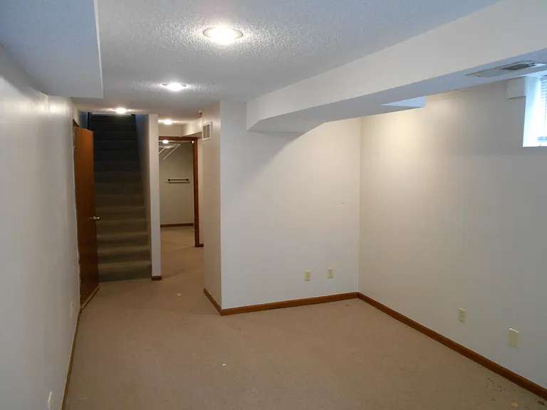 1021 N Kiger Rd — Photo 5