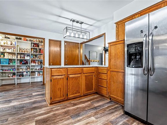4th image of 801 Stone Brook Dr