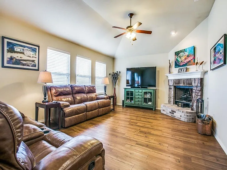 10333 Bradshaw Dr — Photo 7