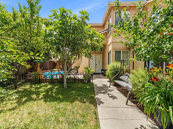 4th image of 2542 Tennis Ln
