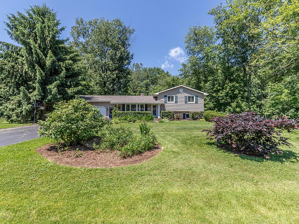 1st image of 882 Shawano Dr