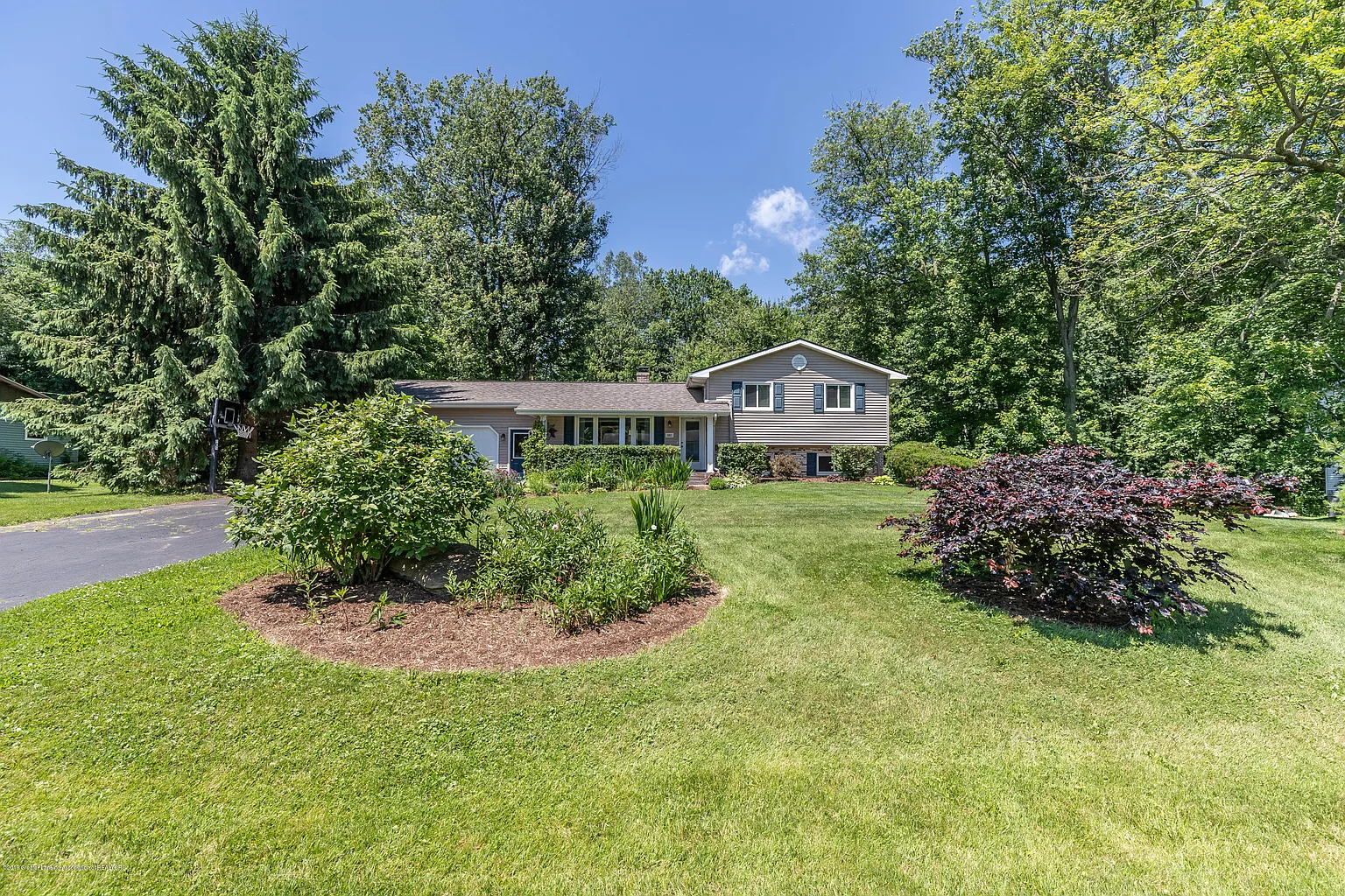 882 Shawano Dr photo 1