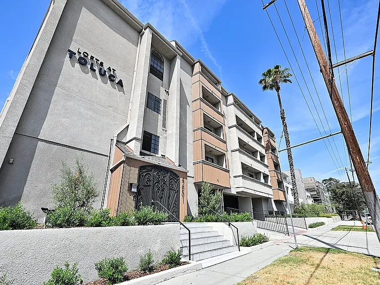 Toluca Lofts — Photo 3