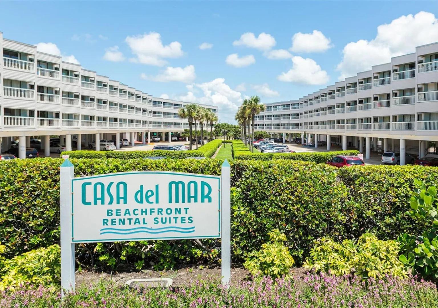 Wonderful Beach front 1-bedroom condo sleeps 4 — Photo 1