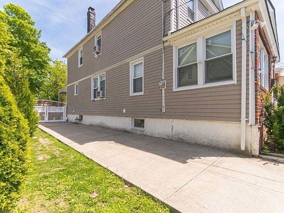 4th image of 10413 217th St