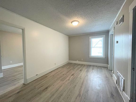 5th image of 400 E Sherman St #5