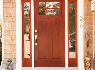 370 Monomoscoy Rd, Mashpee, MA 02649