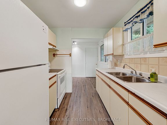 4th image of 12 Shaw St