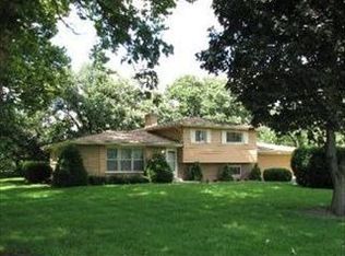1006 Forest Dr, Elgin, IL 60123