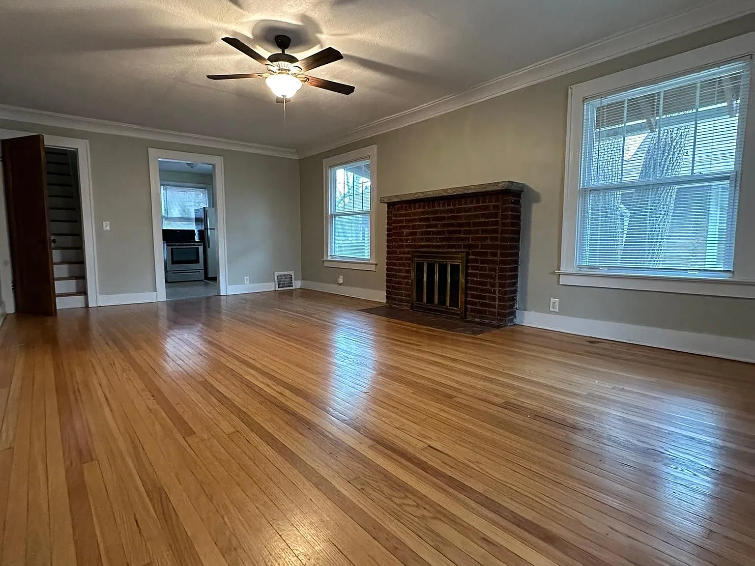 4147 Cambridge St — Photo 4