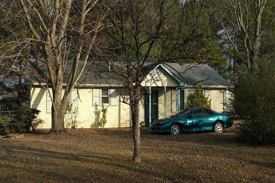 1st image of 102 Manor Pl