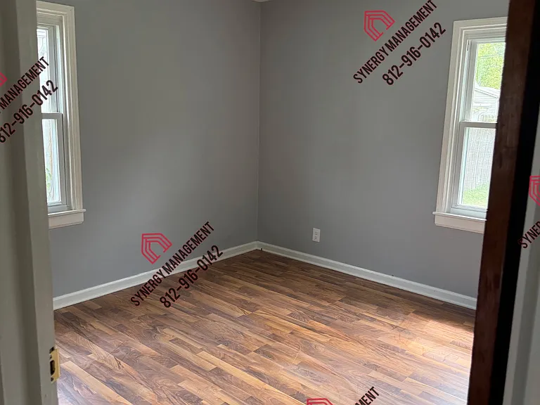 1505 Jackson Ave — Photo 5